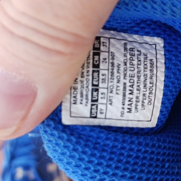 Under Armour - Picture 3 of 3